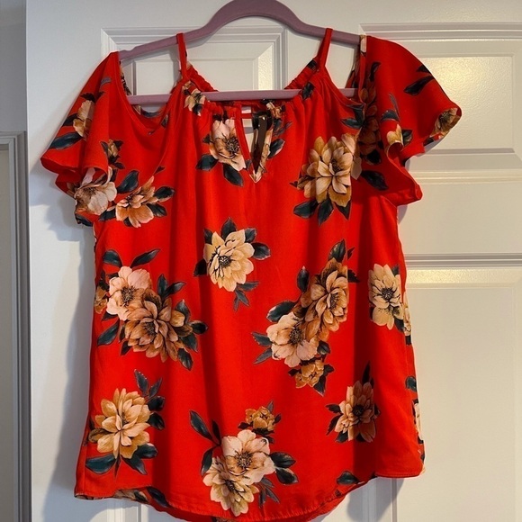 Beautiful flowy floral top.  Sz m - Picture 1 of 8